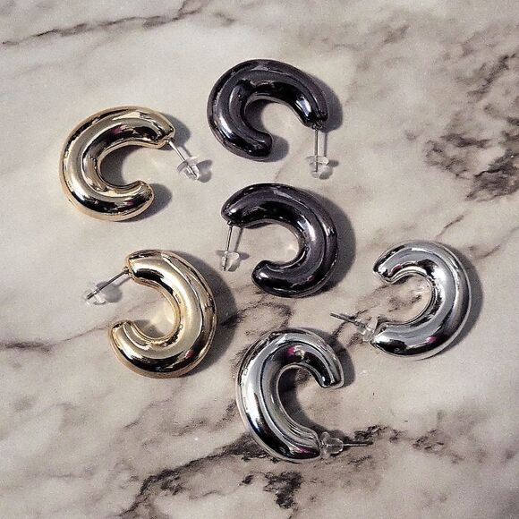 Unique and Lightweight C-Shaped Hoop Earrings - Picture 6 of 10